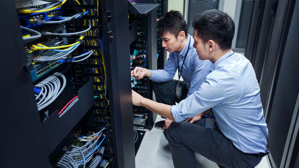 it datacenter helping